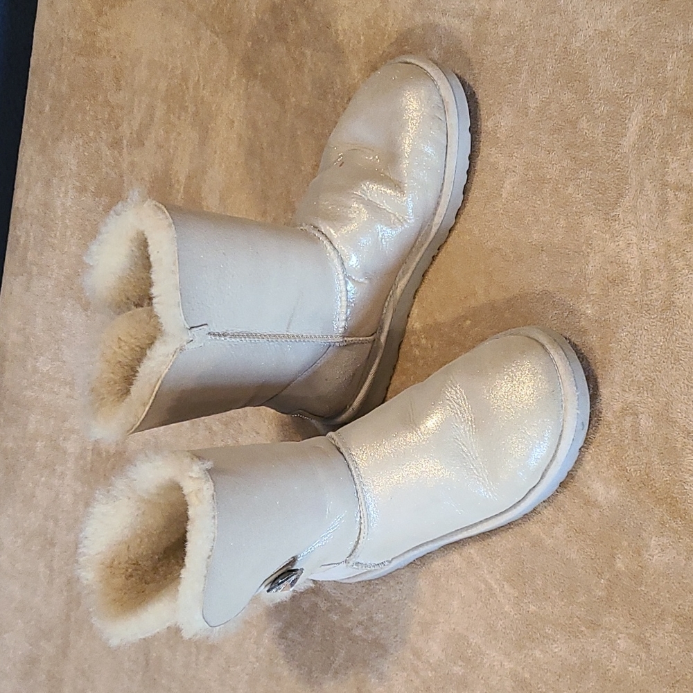 UGG Women's Short Metallic Ivory Shearling Winter Boots